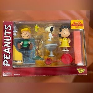 NIB Memory Lane Good ol’ Charlie Brown Lucy and Schroeder play set